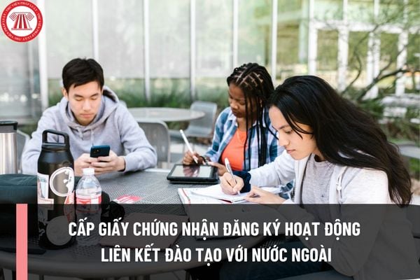 Điều kiện thực hiện thủ tục cấp Giấy chứng nhận đăng ký hoạt động liên kết đào tạo với nước ngoài đối với trường cao đẳng là gì?