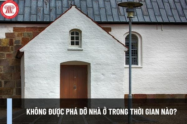 Không được phá dỡ nhà ở trong thời gian nào nếu nhà ở thuộc khu dân cư? Trường hợp khẩn cấp thì sao?