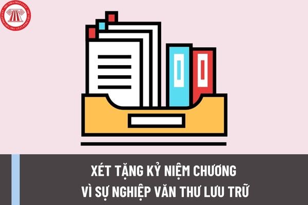 Thủ tục xét tặng Kỷ niệm chương Vì sự nghiệp Văn thư Lưu trữ được thực hiện như thế nào? Hồ sơ bao gồm những gì?