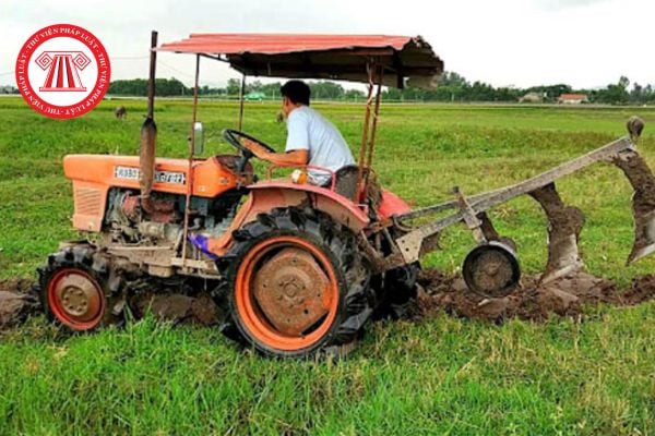 Xe máy nông nghiệp được tham gia vào giao thông đường bộ không? Người điều khiển xe máy nông nghiệp cần đáp ứng điều kiện gì?