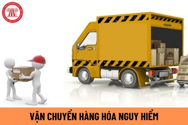 Người điều khiển phương tiện vận chuyển hàng hóa nguy hiểm phải được huấn luyện và cấp giấy chứng nhận nội dung gì?