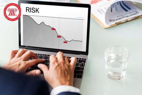 Quy định nội bộ về quản trị rủi ro trong doanh nghiệp bảo hiểm có bao gồm cơ chế báo cáo nội bộ về quản trị rủi ro không? 