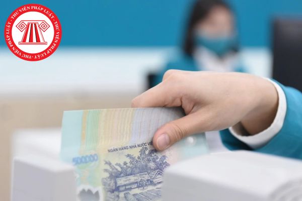 Điều kiện để khách hàng được cấp tín dụng vượt giới hạn là gì? Mức cấp tín dụng tối đa vượt giới hạn được xác định như thế nào?