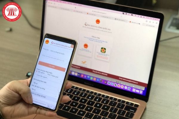 Cá nhân sử dụng tài khoản nào để đăng nhập Cổng Dịch vụ công quốc gia theo quy định của pháp luật?