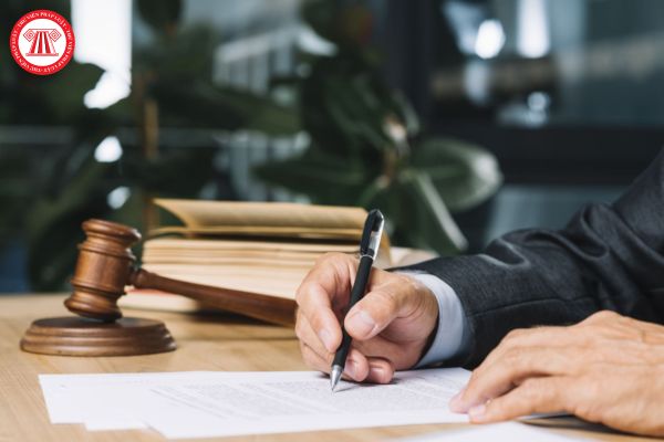 Công chứng viên làm việc tại Phòng công chứng có được ký hợp đồng sau khi chuyển đổi Phòng công chứng không? 