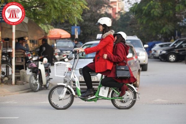 Xe đạp máy là xe thô sơ hay xe máy chuyên dùng? Đua xe đạp máy trái phép trên đường giao thông có bị tịch thu phương tiện?