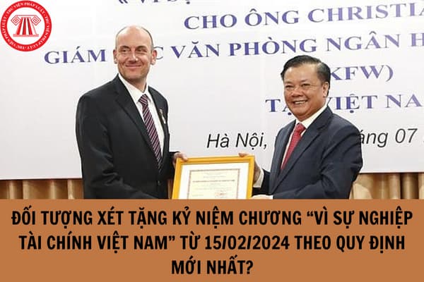 Đối tượng xét tặng Kỷ niệm chương “Vì sự nghiệp Tài chính Việt Nam” từ 15/02/2024 theo quy định mới nhất?