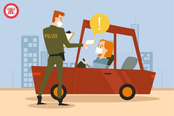 Cảnh sát giao thông có phải chào người vi phạm khi dừng xe kiểm tra không?