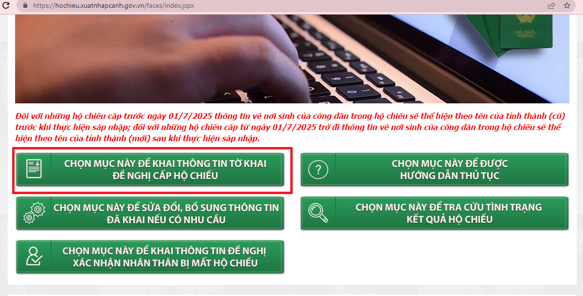 Bước 2:&nbsp;Chọn "Chọn mục này để kê khai thông tin tờ khai đề nghị cấp hộ chiếu" => Nhập đầy đủ thông tin cá nhân.