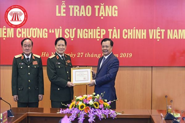 Những đối tượng nào không được xét tặng Kỷ niệm chương Vì sự nghiệp tài chính Việt Nam theo quy định?