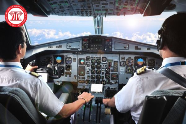 Hồ sơ và trình tự thực hiện thủ tục cấp lại giấy phép, năng định cho phi công lái máy bay như thế nào?