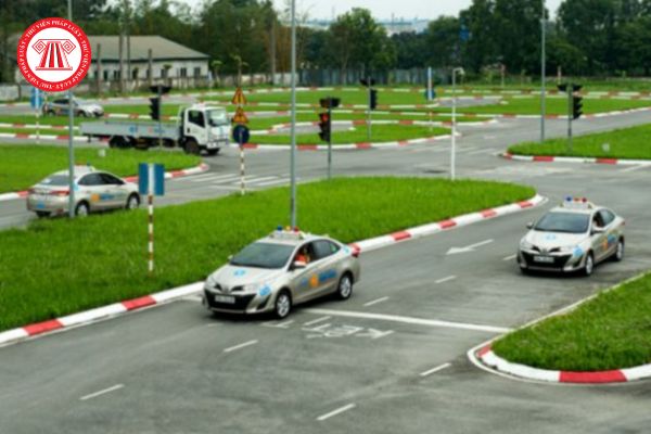 Cơ sở đào tạo lái xe ô tô tổ chức đào tạo lái xe ngoài địa điểm được ghi trong Giấy phép đào tạo lái xe bị phạt bao nhiêu tiền?