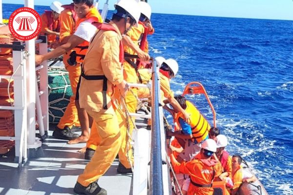 Chức danh nghề nghiệp tìm kiếm cứu nạn hàng hải hạng 2 phải đáp ứng tiêu chuẩn gì về trình độ đào tạo, bồi dưỡng?