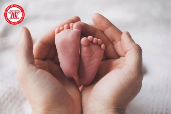 Chỉ có chồng người mẹ nhờ mang thai hộ mang đóng bảo hiểm xã hội thì có được hưởng trợ cấp thai sản không?