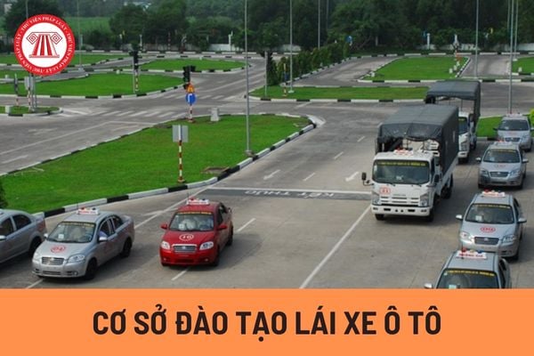 Cơ sở đào tạo lái xe ô tô không có đủ sân tập lái có bị xử phạt hành chính hay không? Cơ sở trên 1000 học viên phải bố trí tối thiểu bao nhiêu sân tập lái?