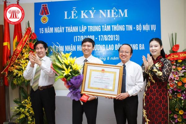 Trung tâm Thông tin Bộ Nội vụ có nhiệm vụ và quyền hạn gì trong việc bảo đảm an toàn thông tin của Bộ?