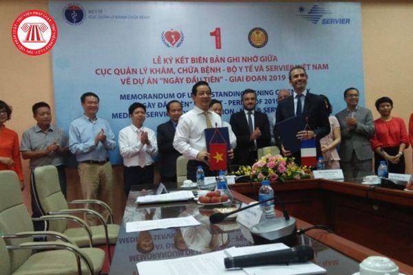 Cục Quản lý Khám chữa bệnh thuộc Bộ Y tế có nhiệm vụ và quyền hạn gì trong công tác quản lý hành nghề khám chữa bệnh? 