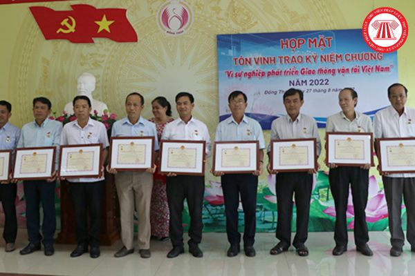 Mẫu tờ trình đề nghị xét tặng Kỷ niệm chương Vì sự nghiệp phát triển Giao thông vận tải Việt Nam hiện nay như thế nào?