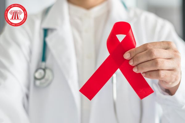 Bác sĩ bị nhiễm HIV do tai nạn trong quá trình khám chữa bệnh thì có được tiếp tục hành nghề hay không?
