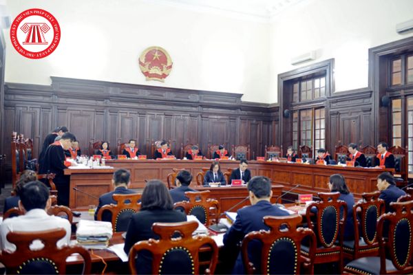 Phiên họp của Hội đồng Thẩm phán Tòa án nhân dân tối cao để xem xét kiến nghị trong vụ án hành chính được tiến hành theo trình tự nào?