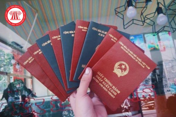 Lệ phí thực hiện thủ tục cấp giấy thông hành biên giới cho công dân Việt Nam có hộ khẩu thường trú ở tỉnh có chung đường biên giới với Lào là bao nhiêu?