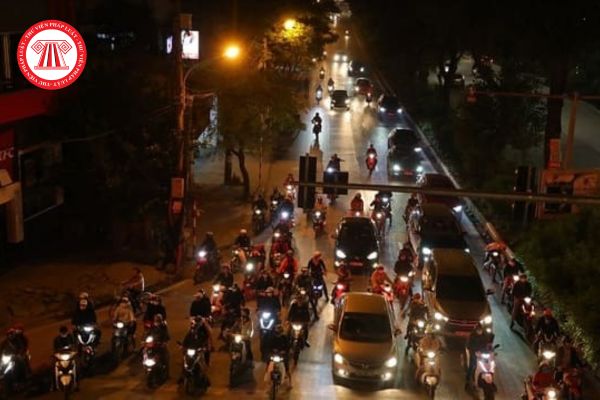 Xe mô tô bắt buộc phải được trang bị đèn tín hiệu khi tham gia giao thông đúng không? Không có đèn tín hiệu bị phạt hành chính bao nhiêu tiền?