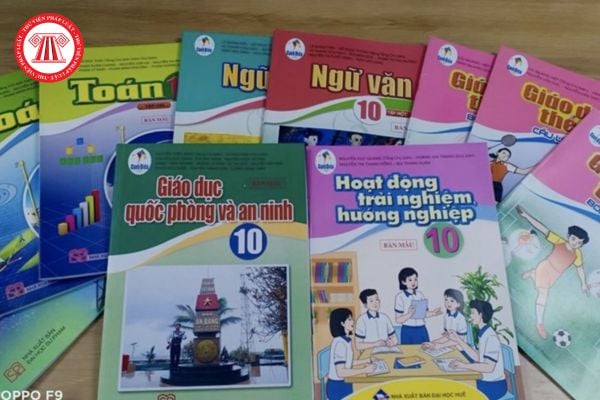 Sách giáo khoa môn Thể dục dành cho học sinh khối 10 bao gồm những loại nào? Giảng dạy môn thể dục cho học sinh trung học phổ thông với mục đích gì?