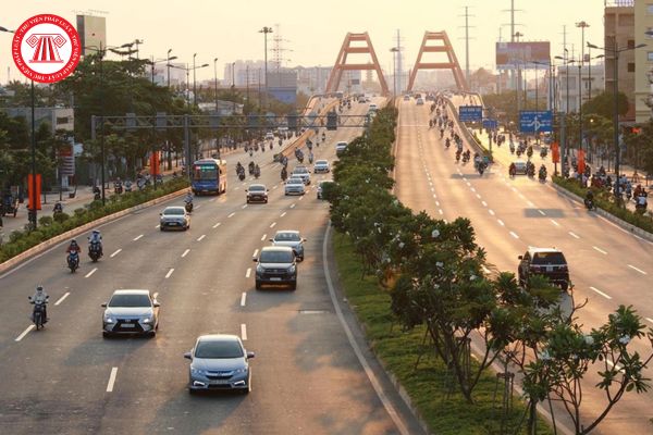 Xe ô tô cần phải giữ khoản cách an toàn tối thiểu là bao nhiêu khi đi với vận tốc 80km/h đến 100km/h?