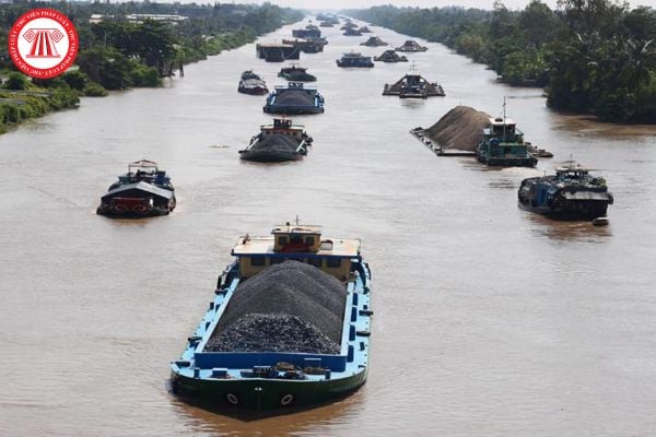 Cá nhân có được gây trở ngại cho giao thông thủy khi khai thác tài nguyên nước cho nuôi trồng thủy sản không?