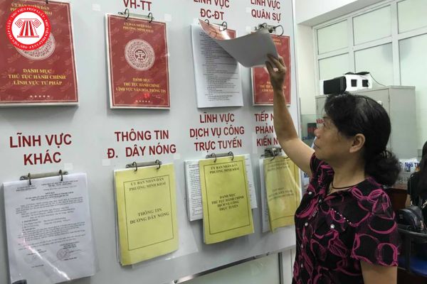 Niêm yết công khai trong tố tụng là gì? Thừa phát lại thực hiện niêm yết công khai thì chi phí tống đạt được nhận bao nhiêu?