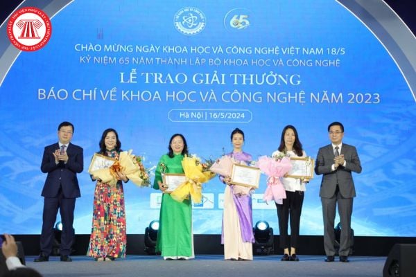 Mẫu Bản đăng ký đề nghị xét tặng giải thưởng của bộ, ngành, địa phương về khoa học và công nghệ là mẫu nào?