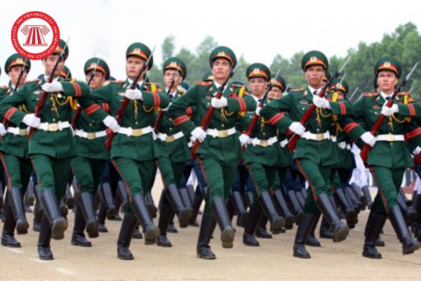 Sĩ quan Quân đội nhân dân Việt Nam cấp Úy thì có bao nhiêu cấp bậc cụ thể? Tư lệnh Quân đoàn có phải là chức vụ của sĩ quan Quân đội nhân dân Việt Nam không?