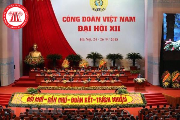Tổ chức Công đoàn Việt Nam khi tham gia góp ý xây dựng Đảng, xây dựng chính quyền cần tuân thủ những nguyên tắc nào?
