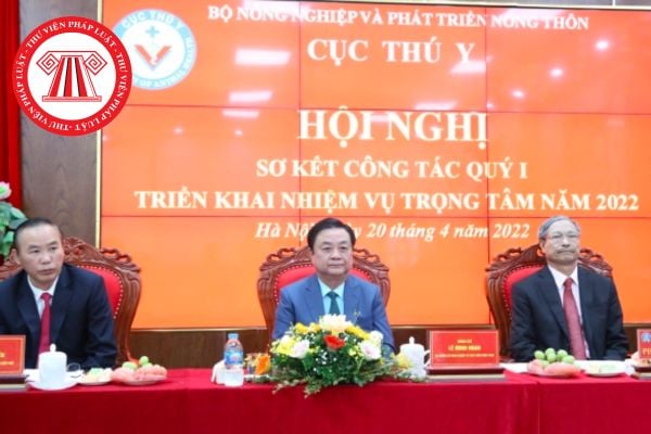 Cục Thú y trực thuộc Bộ Nông nghiệp và Phát triển nông thôn có nhiệm vụ và quyền hạn gì về quản lý tổ chức, hoạt động dịch vụ công?