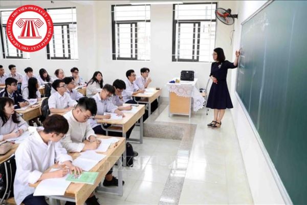 Giáo viên trực tiếp giảng dạy ở các trường trung cấp chuyên nghiệp kiêm nhiệm công tác chủ nhiệm lớp thì được giảm định mức giờ dạy là bao nhiêu?