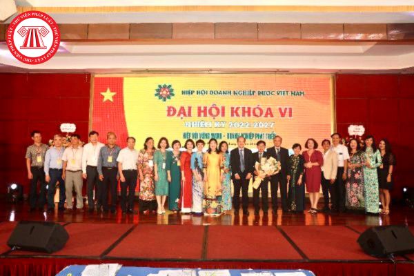 Đại hội của Hiệp hội Doanh nghiệp Dược Việt Nam thông qua các nghị quyết, quyết định thuộc thẩm quyền của mình bằng hình thức nào?