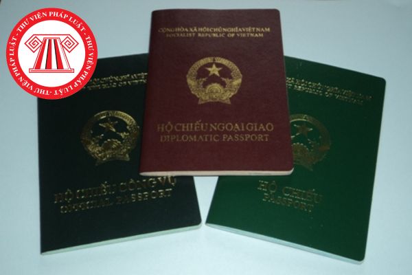 Công chức thuộc Viện kiểm sát nhân dân phải nộp lại hộ chiếu ngoại giao cho bộ phận quản lý trong thời gian bao lâu sau khi hoàn thành chuyến công tác nước ngoài?