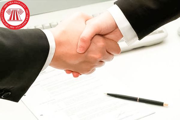 Người lao động có được cùng một lúc ký hợp đồng lao động với cả hai công ty hay không?
