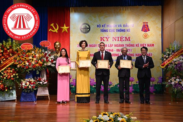 Kỷ niệm chương Vì sự nghiệp Thống kê Việt Nam của Bộ Kế hoạch và Đầu tư được xét tặng cho những đối tượng nào?