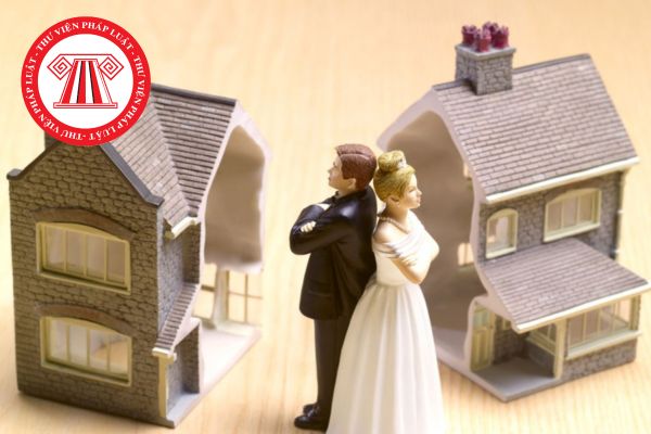 Quyền sử dụng đất được xem là tài sản chung hay riêng trong trường hợp chồng mua đất trước nhưng sau khi kết hôn mới được cấp giấy tờ?