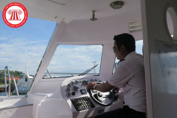 Bao nhiêu tuổi thì được dự thi cấp Giấy chứng nhận khả năng chuyên môn thuyền trưởng hạng tư trên phương tiện thủy nội địa?