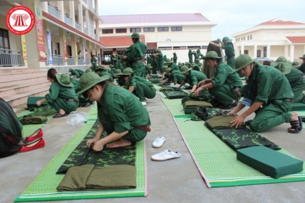 Trường hợp nào thì học sinh, sinh viên được miễn học quân sự? Một lớp học quân sự có tối đa bao nhiêu người?