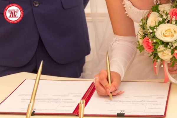 Phải đăng ký kết hôn ở cả quê vợ lẫn quê chồng có đúng không? Đăng ký kết hôn có cần xác nhận vào Sổ hộ tịch không?