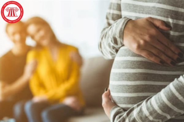 Lao động nữ mang thai hộ phải đóng bảo hiểm xã hội đủ bao nhiêu tháng thì mới được hưởng chế độ thai sản khi sinh con?