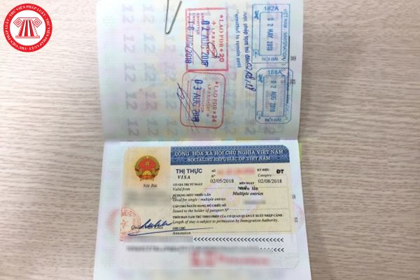 Nhà đầu tư nước ngoài nhập cảnh bằng Visa có ký hiệu ĐT4 thì có xin cấp thẻ tạm trú được không?