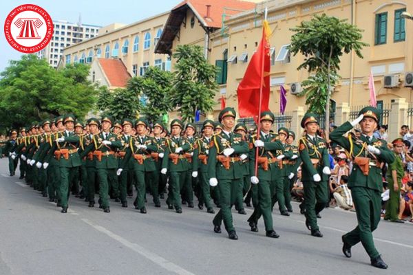 Công dân Việt Nam tốt nghiệp đại học hệ chính quy loại giỏi thì được tuyển dụng làm quân nhân chuyên nghiệp theo hình thức nào?