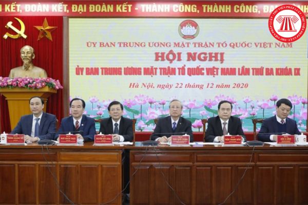 Đại diện của Ủy ban Trung ương Mặt trận Tổ quốc Việt Nam giữa hai kỳ họp theo quy định là cơ quan nào?