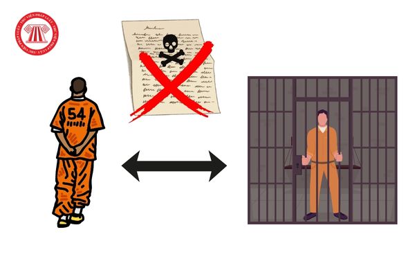 Người phạm tội tham nhũng bị kết án tử hình được chuyển thành tù chung thân trong trường hợp nào? 