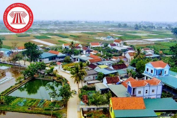 Đất ở tại nông thôn có phải là đối tượng phải chịu thuế sử dụng đất phi nông nghiệp không? Còn nợ tiền thuế sử dụng đất thì có được bán đất không?