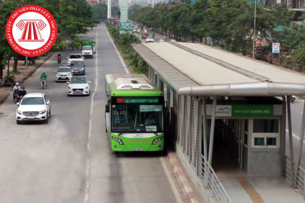 Hệ thống kết cấu hạ tầng phục vụ vận tải hành khách bằng xe buýt được đầu tư xây dựng từ nguồn nào? Cơ quan có thẩm quyền công bố mở tuyến xe buýt?